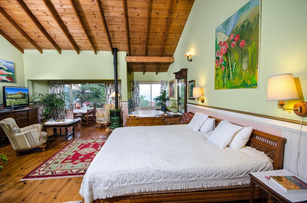 Ha'Seuda Ha'Achrona Suites Amirim Cameră foto